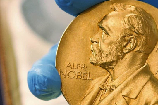 Hai tổ chức ở Nga, Ukraine và một cá nhân Belarus đoạt Giải Nobel Hòa bình 2022