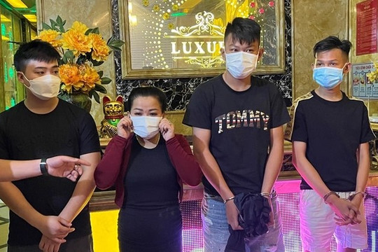 Khởi tố vụ chủ quán karaoke Luxury Hồng Phúc tổ chức cho khách 'bay lắc'
