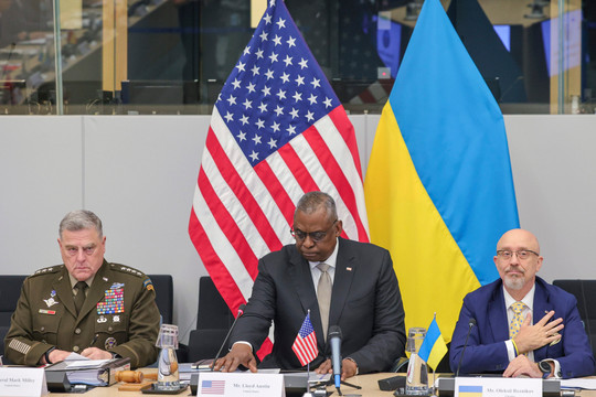 Châu Âu có lo lắng khi Ukraine nguy cơ mất viện trợ từ Mỹ?