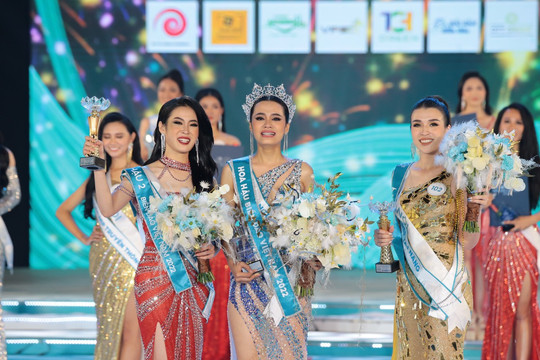 Tân Hoa hậu Biển đảo Việt Nam 2022 'trao trả' vương miện sau khi đăng quang