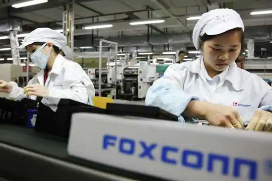 ‘Nhà máy iPhone lớn nhất thế giới gặp sự cố thúc đẩy sản xuất nhiều hơn ở Việt Nam, Ấn Độ’