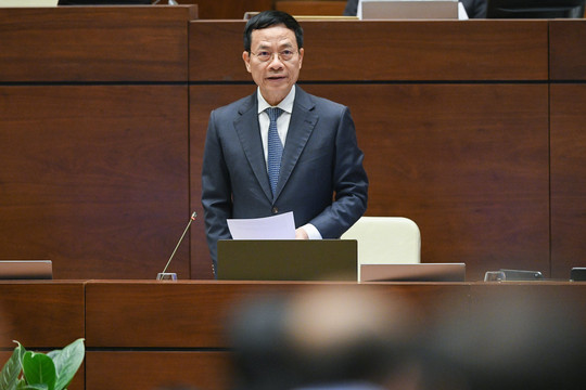 Bộ trưởng Nguyễn Mạnh Hùng: Mức phạt tin giả tăng gấp 3 nhưng chỉ bằng 1/10 các nước