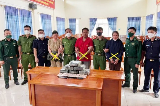 Quảng Bình: Bắt 3 kẻ mua bán, vận chuyển 13kg ma túy qua biên giới