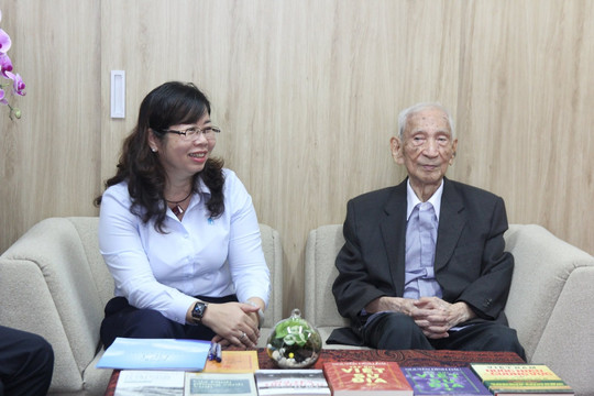 Nhà nghiên cứu Nguyễn Đình Đầu ký hợp đồng tác quyền trọn đời với NXB Trẻ