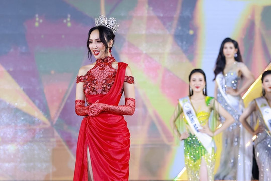 Hoa hậu Ngọc Diễm: ‘14 năm qua như một giấc mơ’