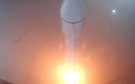 Thân tên lửa Trung Quốc vỡ vụn trên quỹ đạo sau khi phóng vệ tinh