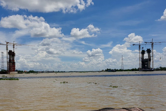 Rơi sắt tại công trình cầu Mỹ Thuận 2, một công nhân tử vong