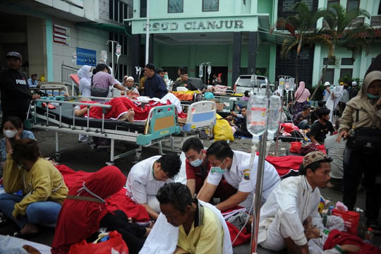 Động đất lớn ở Indonesia khiến hơn 750 người thương vong