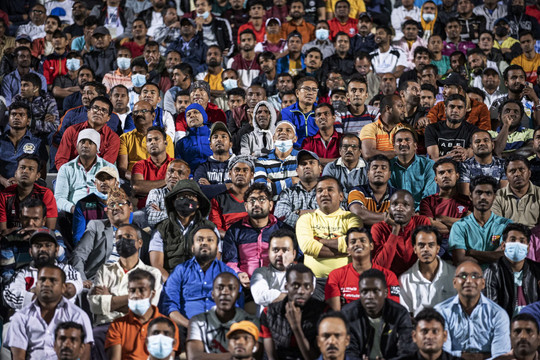 Hàng ngàn lao động ở Qatar xem trận khai mạc World Cup 2022 miễn phí ở SVĐ riêng