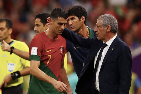 Chơi nhạt nhòa sau lời chúc từ Rashford, Ronaldo rời sân giúp Bồ Đào Nha có nhiều cơ hội hơn