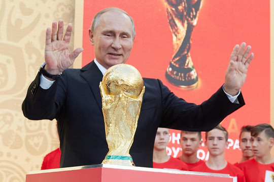 Vì sao LĐBĐ châu Á nên đồng ý việc kết nạp Nga đá vòng loại World Cup?
