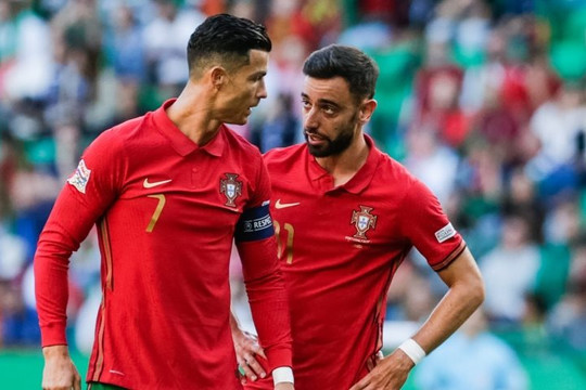 Dư âm Bồ Đào Nha thắng Uruguay: Fernandes là nhạc trưởng, Ronaldo là thủ lĩnh