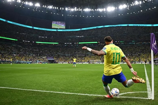 Brazil cần Neymar để vô địch dù nhiều fan không đồng ý, Neville xem thủ môn Simon là điểm yếu của TBN