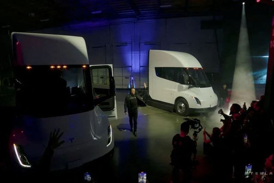 Elon Musk ra mắt xe tải điện Semi: Bước đột phá của Tesla vào ngành vận tải đường bộ