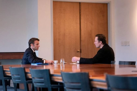 Elon Musk gặp Tổng thống Pháp, cấp dưới hé lộ cách Twitter hạn chế nội dung khiêu dâm và độc hại