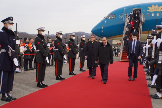 Chủ tịch nước Nguyễn Xuân Phúc bắt đầu chuyến thăm cấp Nhà nước Hàn Quốc
