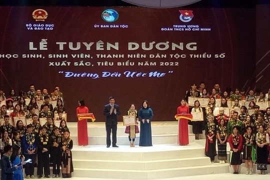 Tuyên dương 142 học sinh, sinh viên và thanh niên dân tộc thiểu số xuất sắc năm 2022