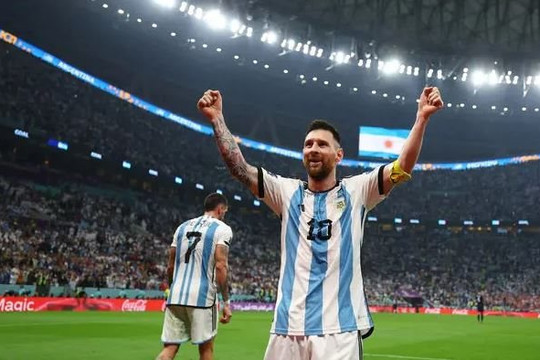 'Maradona từ thiên đường say sưa ngắm nhìn màn trình diễn chói sáng của Messi'