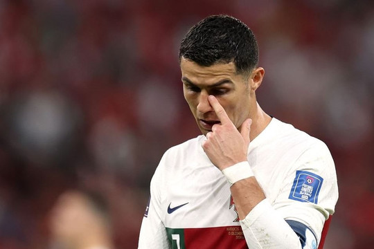 Ronaldo mang rắc rối đến CLB tiếp theo, Roma không chia sẻ Mourinho cho tuyển Bồ Đào Nha