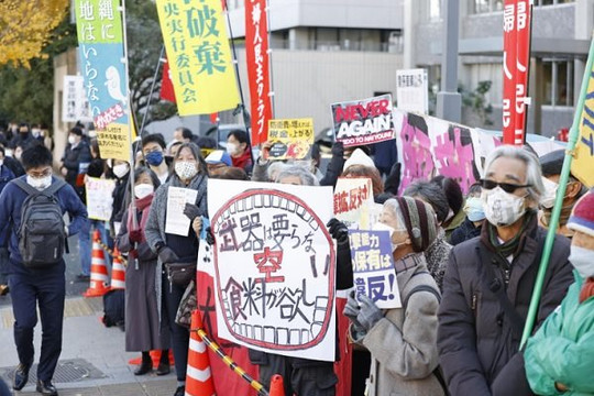 Đa số người dân Nhật không chịu đóng thêm thuế tăng chi cho quốc phòng