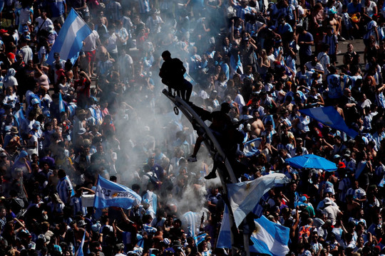 Giới trẻ Argentina thời hậu Maradona phát cuồng vì chức vô địch World Cup đầu tiên sau 36 năm