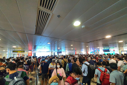 Có tới 44 chuyến bay/giờ dịp tết, sân bay Tân Sơn Nhất có quá tải?