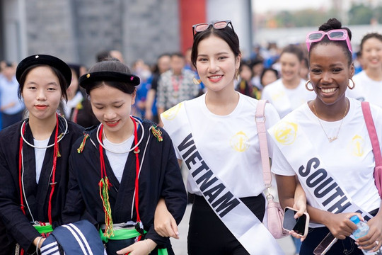 Á hậu Hương Ly: ‘Tôi sẽ quảng bá văn hóa và du lịch Việt Nam ra thế giới’