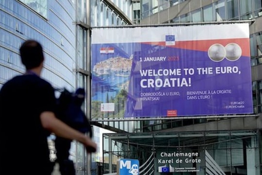 Khu vực đồng euro đón thành viên mới