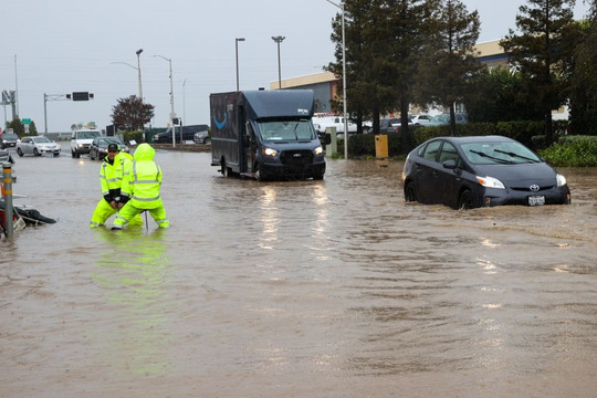 Mỹ: Bang California lụt nặng trong ngày đầu năm mới sau trận bão mạnh