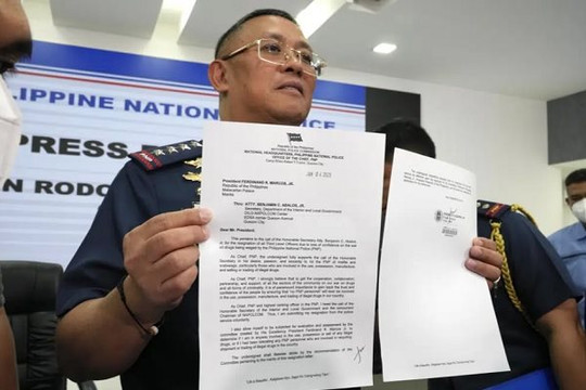 Cảnh sát trưởng Philippines từ chức, kêu gọi gần 1.000 sĩ quan khác làm theo