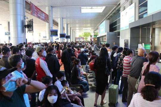 Sân bay Tân Sơn Nhất đón lượng khách quốc tế đông nhất từ sau dịch COVID-19