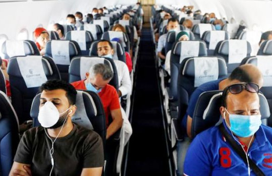 WHO khuyến nghị hành khách đeo khẩu trang trên chuyến bay dài khi biến thể XBB.1.5 lan rộng 