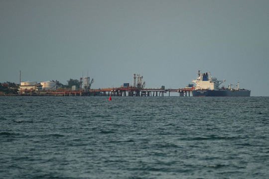 Tàu dầu khổng lồ Trung Quốc chở dầu Nga đến châu Á