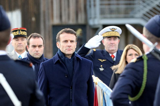Pháp tăng chi quân sự để đối phó những hiểm họa thế kỷ