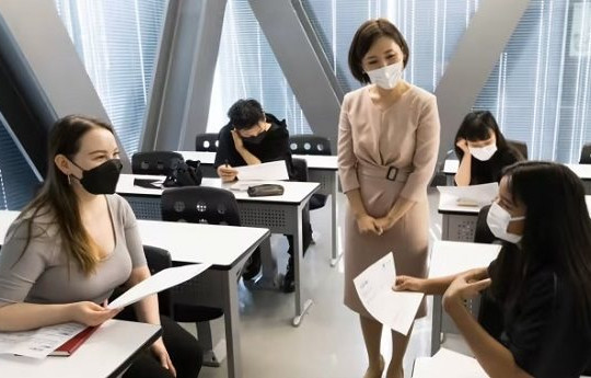 Nhật cân nhắc cho sinh viên tốt nghiệp đại học ở lại lâu hơn nhằm thu hút lao động tay nghề cao