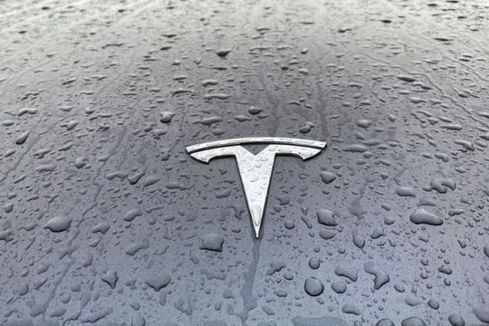 Elon Musk: Tesla giảm giá để kích thích nhu cầu, doanh số 2023 có thể đạt 2 triệu ô tô điện