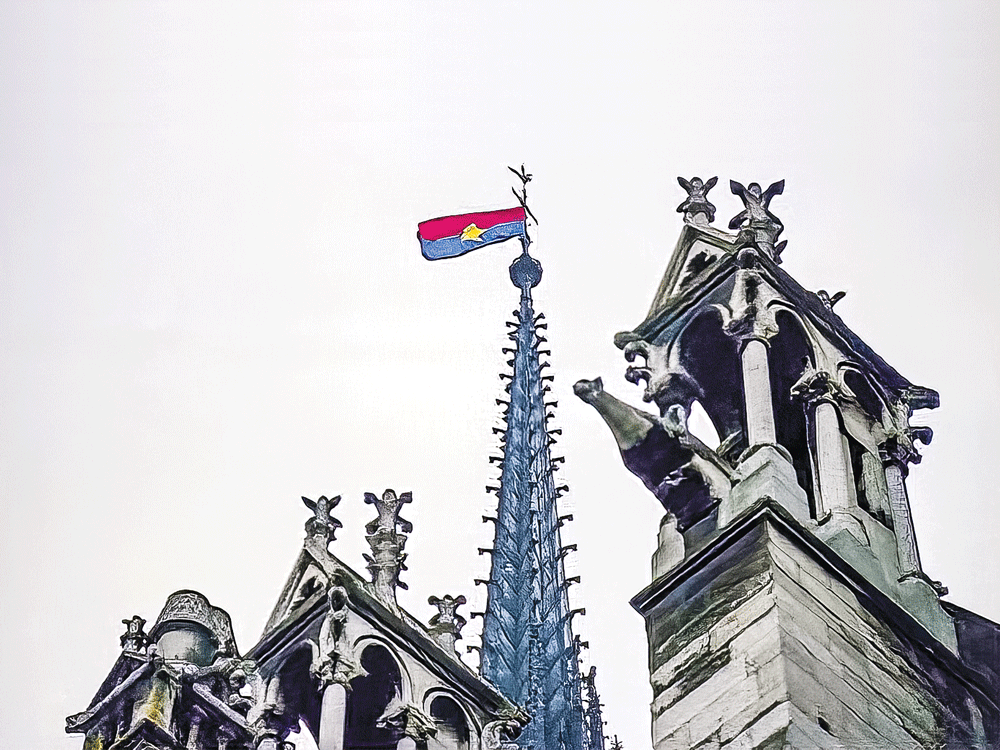 Ai đã treo lá cờ Việt Nam trên đỉnh cao nhà thờ Đức Bà Paris?
