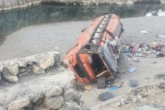 Xe buýt lao xuống khe núi ở Pakistan, hơn 40 người chết 