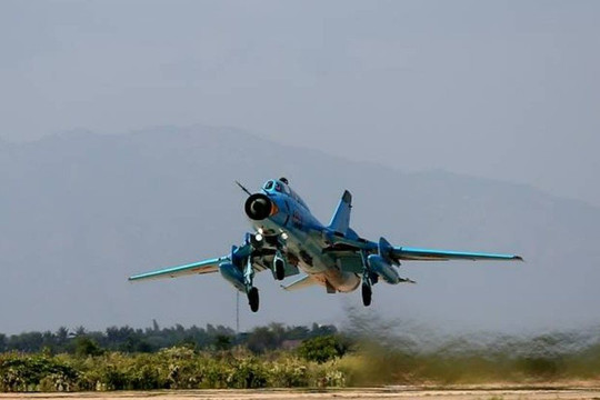 Máy bay Su-22 rơi khi hạ cánh ở Yên Bái khiến một phi công hy sinh