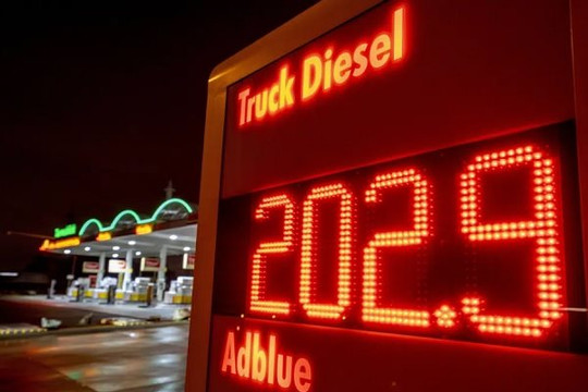 Lệnh cấm nhập diesel Nga có làm tăng giá nhiên liệu toàn cầu?