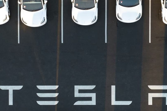'Tweet của Elon Musk khiến các cổ đông Tesla thiệt hại 12 tỉ USD'