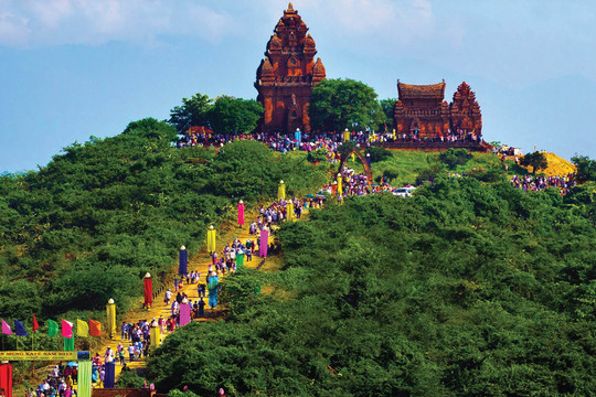 Lễ hội Việt Nam: Cần chấn chỉnh, sàng lọc