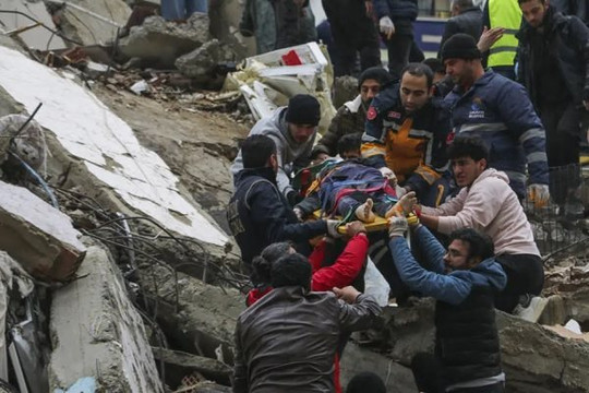 Số người chết vì động đất tại Thổ Nhĩ Kỳ, Syria tiếp tục tăng