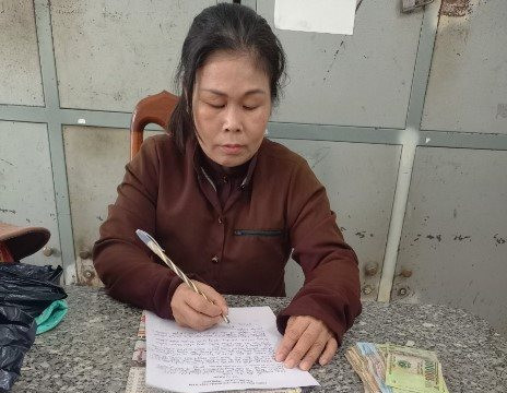 Giả danh vận động quyên góp tiền xây chùa từ Tiền Giang đến Cà Mau, một phụ nữ bị mời làm việc
