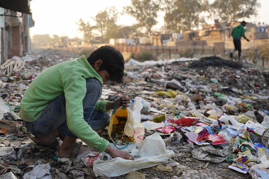 Rác điện tử đẩy trẻ em nghèo Ấn Độ vào cảnh sống nguy hiểm