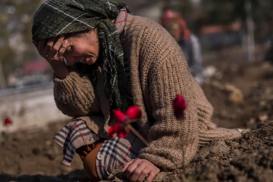 Nỗi buồn và sự tức giận của các nạn nhân động đất ở Thổ Nhĩ Kỳ 