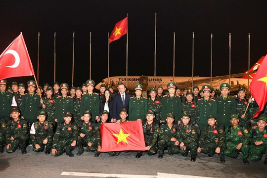 Tổng tham mưu trưởng Nguyễn Tân Cương tiễn 76 quân nhân lên đường tới Thổ Nhĩ Kỳ