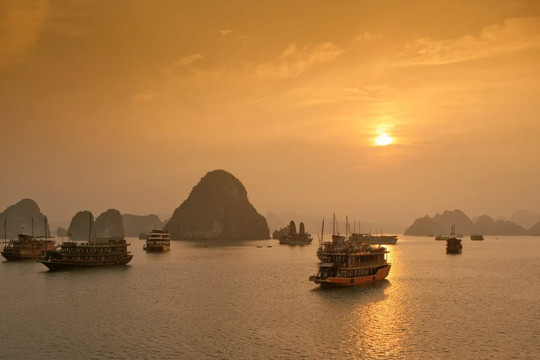 Vịnh Hạ Long trong top 4 điểm đến ngắm hoàng hôn, bình minh đẹp nhất châu Á