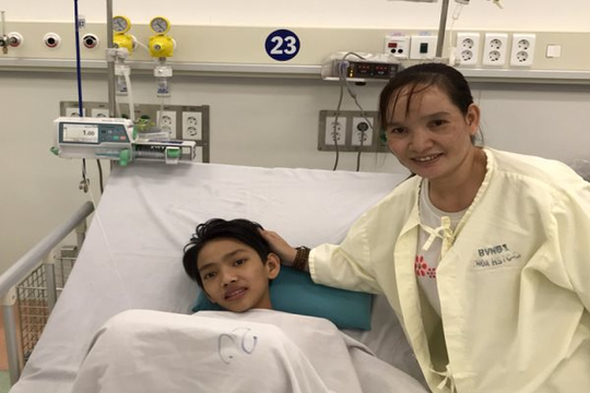 Bé trai 13 tuổi ngưng tim trước cửa bệnh viện được cứu sống