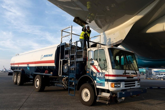 Boeing mua 5,6 triệu gallon nhiên liệu hàng không bền vững trong năm 2023